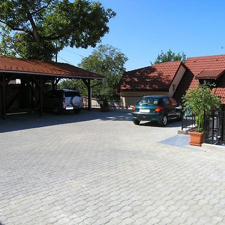 Penzion Pod Hradom Trenčín Buitenkant foto